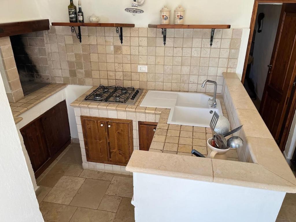 Casa Giuliveto - Charmantes Ferienhaus Mit Privatpool In Olivenhain Ostuni Exterior foto